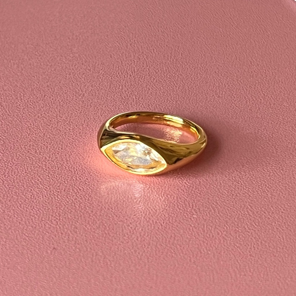 18K Gold Plated Minimalist Vintage Style Women's Ring - Picture 3 of 10